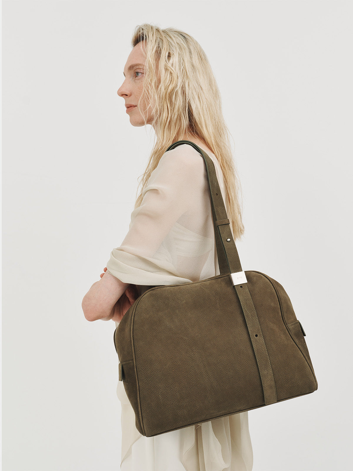 AHNI Midnight Boston Bag_Nubuck Khaki